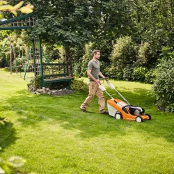 Tondeuse thermique - STIHL - RM 443 V - 1000m2