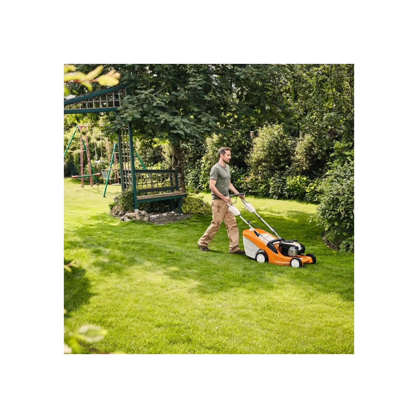 Tondeuse thermique - STIHL - RM 443 V - 1000m2